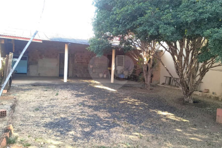 Terreno á venda no Jardim Tangara.