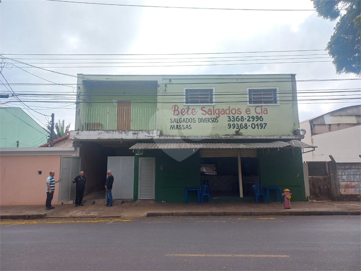 Sobrado para venda.