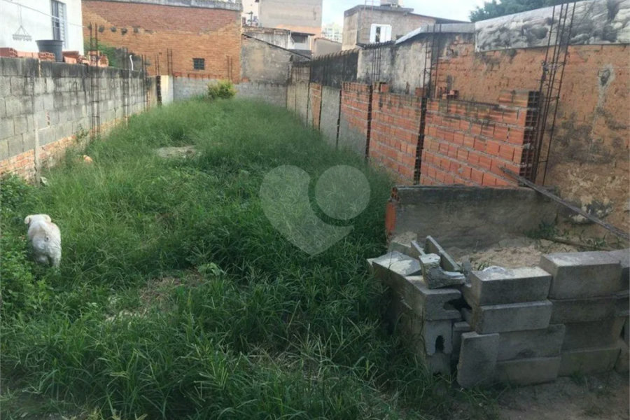 Terreno com 350m2 de área total, localizado no melhor da Vila Santa Catarina !!