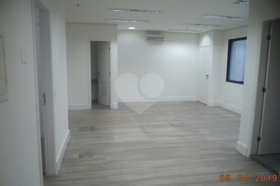 Conjunto comercial na Vila Olimpia