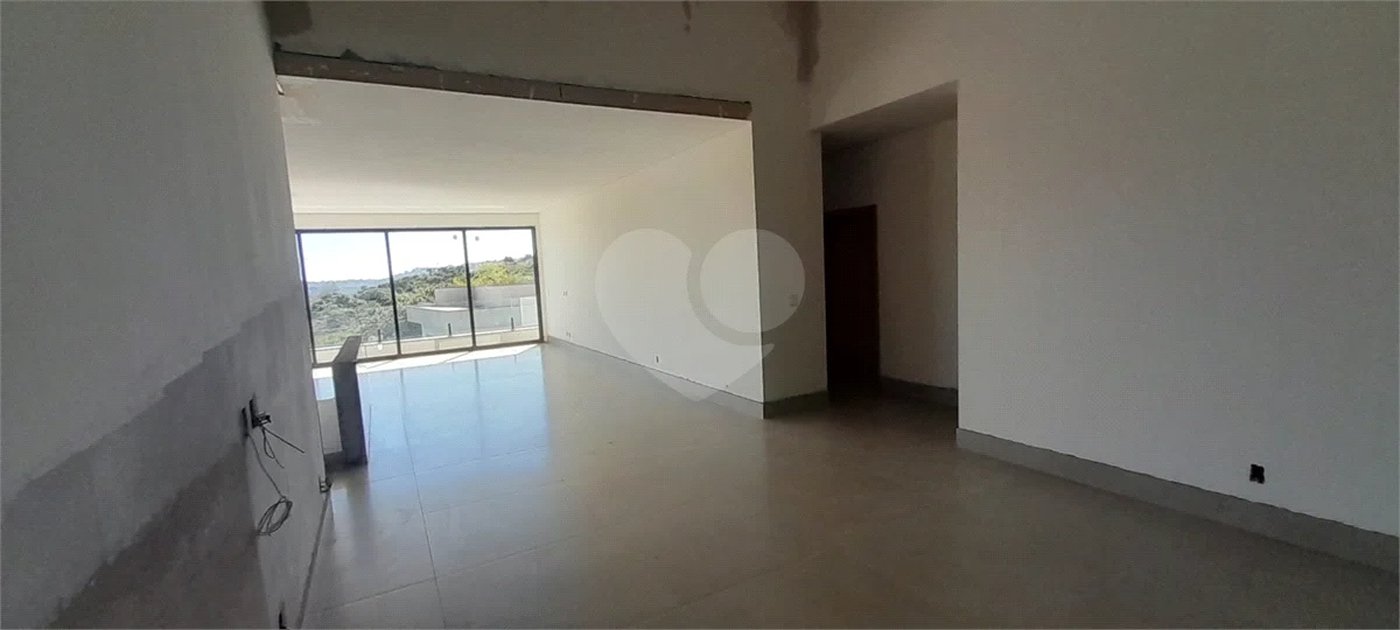 Casa a Venda no Condomínio Reserva Santa Isabel em Louveira/SP