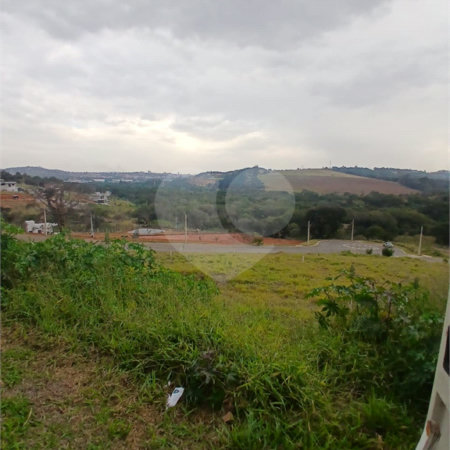 Lote com 561,86 m² à Venda em Condomínio Fechado
