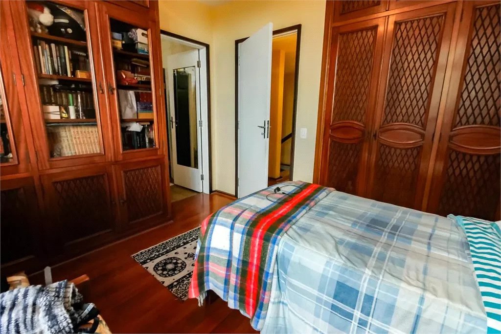 Sobrado à venda com 4 quartos, sendo 3 suítes, em Vila Sônia, São Paulo, SP