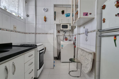 Apartamento à Venda na Bela Vista com 60m², Excelente Localização e Potencial de Reforma