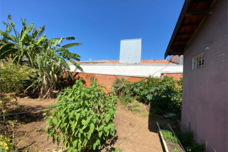 Casa e sala comercial na Vila Jacobucci