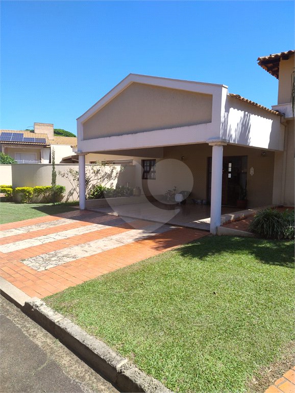 Excelente sobrado no Condomínio Parque Sabará