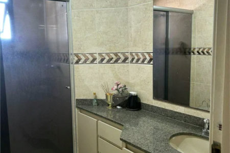 Apartamento na Vila Regente Feijó com 135m2, com 2 dorms, 1 suíte, 2 vagas. Estuda permuta.
