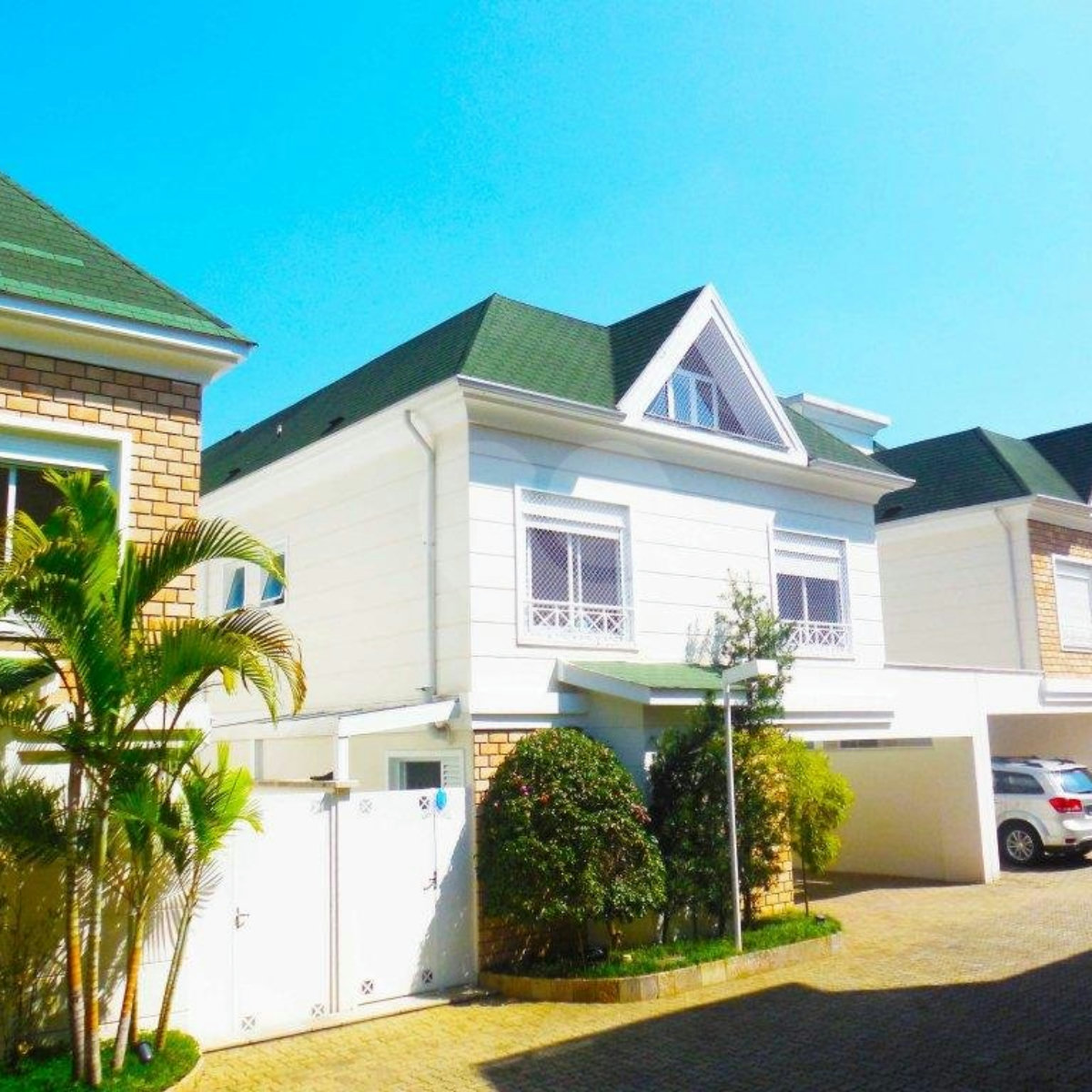 Casa à venda com 4 quartos, sendo 2 suítes, no condomínio Bristol Village, São Paulo - SP