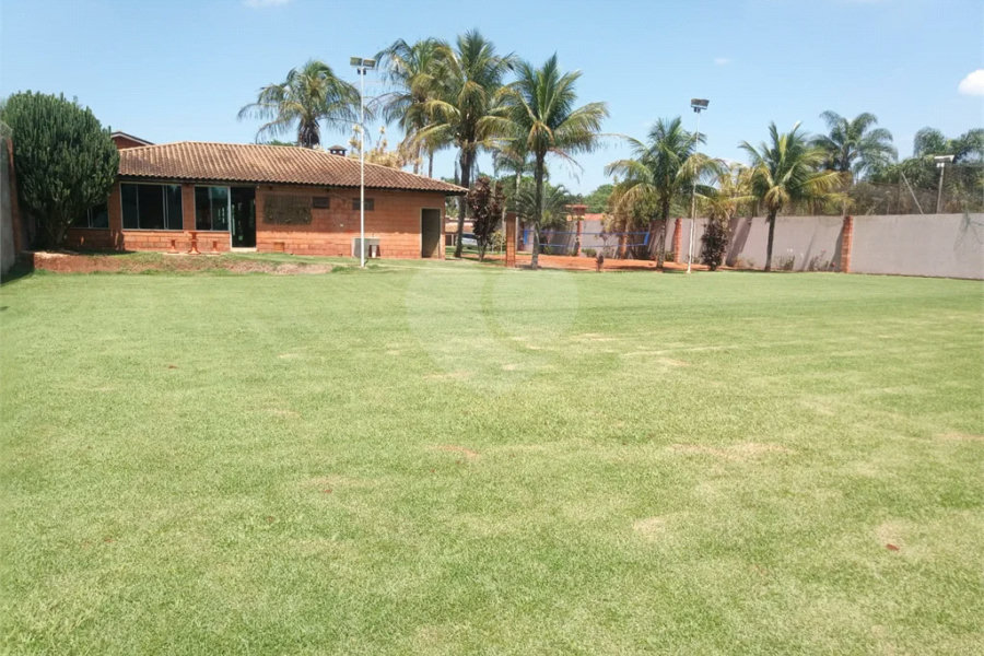 Chácara à venda. Ampla área de lazer. Aceita permuta com apartamento na praia