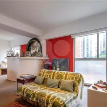 Apartamentro 3 dormitorios localizado no coração do Ibirapuera, ao lado do Ginásio do Ibirapuera,