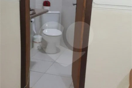 Casa com 260m² , 3 pavimentos , 6 dormitórios , 1 suíte , 3 vagas , a venda no Itaim Paulista.