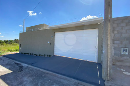 Casa térrea com piscina para venda no Residencial Arcoville