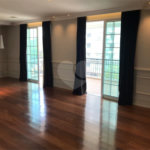 Apto 220 metros no Campo Belo. varanda, 5 vagas, 3 suítes. Visite