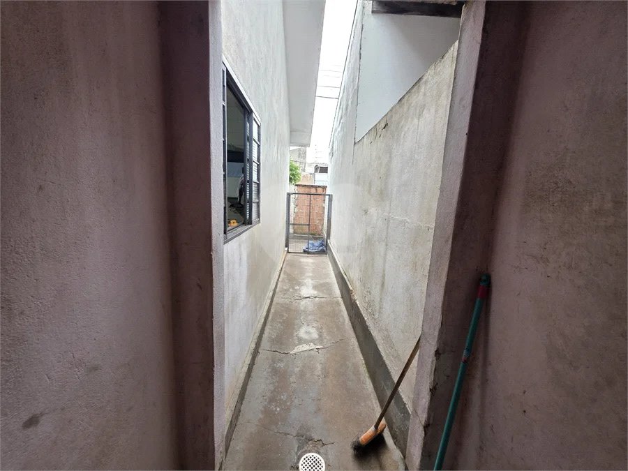 Casa térrea, 2 dormitórios com salão comercial Jd. Nova São Carlos