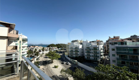 Cobertura à venda com 3 quartos, sendo 1 suíte,  em Passagem, Cabo Frio, RJ