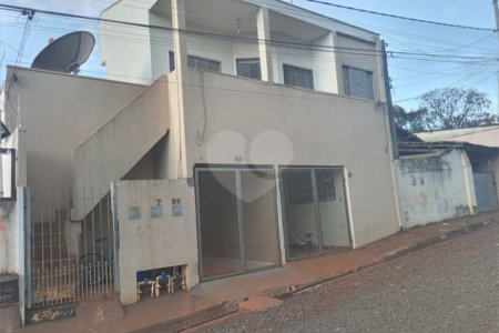 Imóvel para venda sendo 03 casas independentes na Vila Celina.