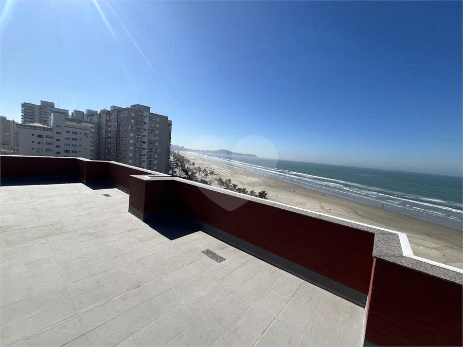Cobertura de 300 m² com vista panorâmica para o mar