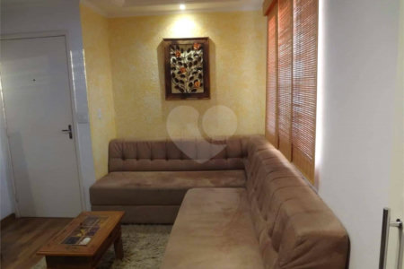 Apartamento no Condomínio Residencial Ipê I .