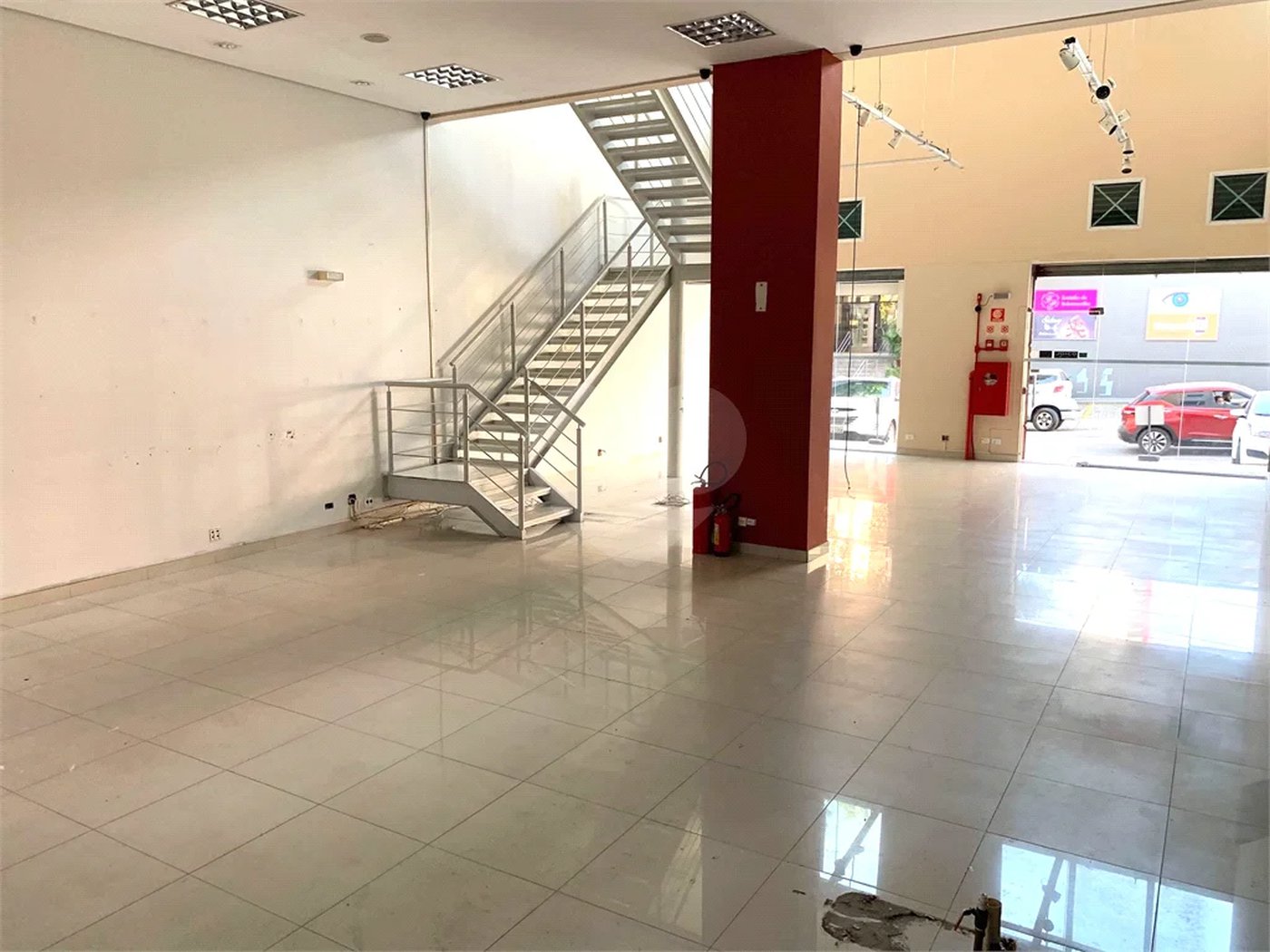 Aluga-se loja de rua, 230 m2, no Portal do Morumbi