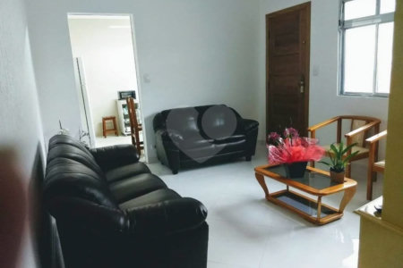 CASA TÉRREA À VENDA NA MOOCA - COM PORTEIRA FECHADA.