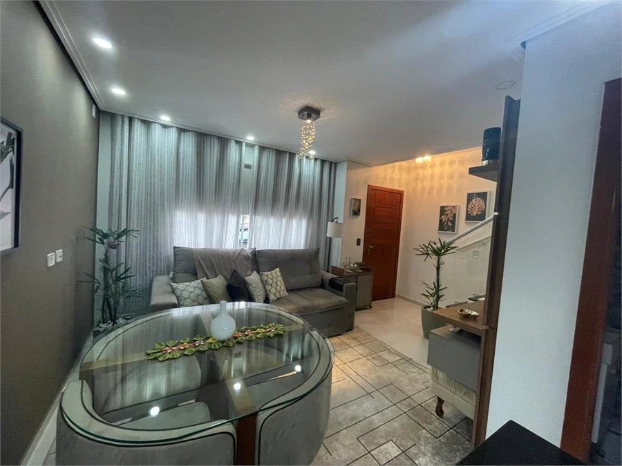 Casa à venda com 2 suítes no condomínio Cotia, Cotia - SP