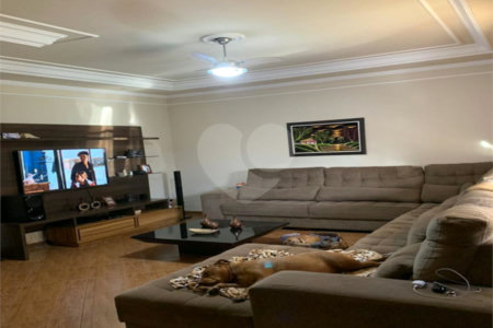 Casa à venda com 4 quartos, sendo 1 suíte, em Jardim Cruzeiro do Sul, São Carlos, SP