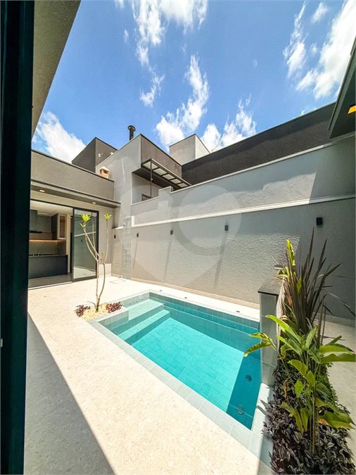 Casa Térrea Evidências - Indaiatuba/SP - R$ 1.950.000,00 - Área Total 307,33 m² - Área Construída 201,90 m² - TÉRREA - 03 suítes sendo a master com closet; Escritório; Lavabo; Cozinha com cooktop, forno, micro-ondas e coifa; Móveis planejados na hall de entrada, sala, escritório, cozinha, gourmet, s
