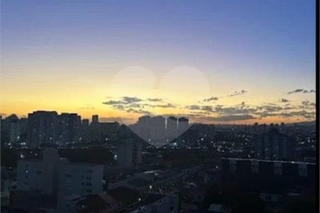 Sala comercial com 35m² , 1 vaga , 1 banheiro , à venda na Penha.