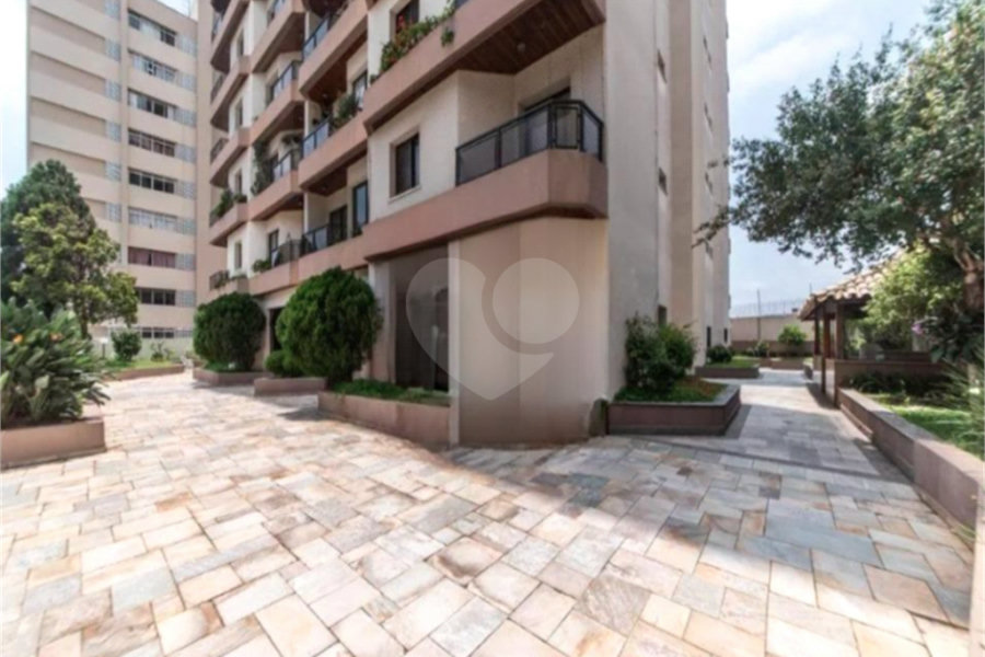 Apto com 3 Dorms com sacada 2 banheiros e 1 vaga de Garagem coberta lazer completo