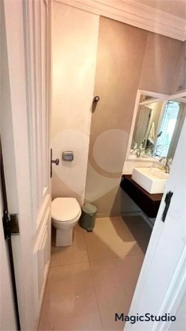 Casa com 400m², 4 dormitórios, sendo 3 suítes, 5 vagas de garagem, à venda na Vila Prudente.