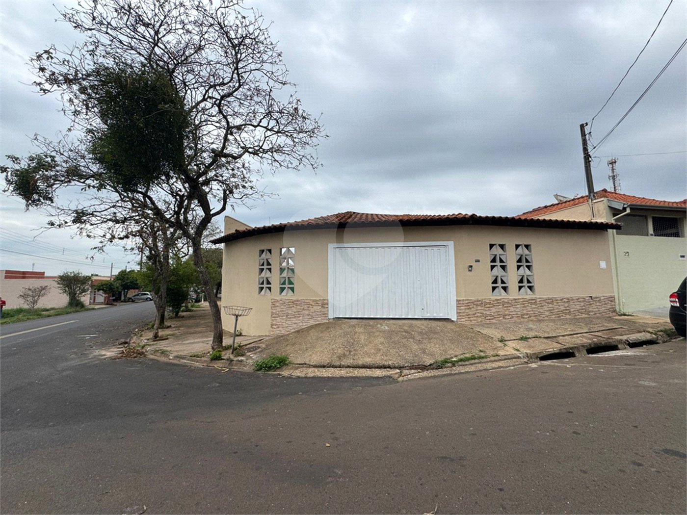 Casa á venda, com 03 Dormitórios, no Bairro Parque Primavera em São Carlos.