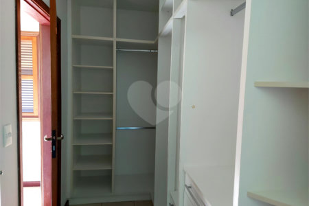 Casa charmosa e elegante localizada no deslumbrante Condomínio Villagio Capriccio Louveira SP