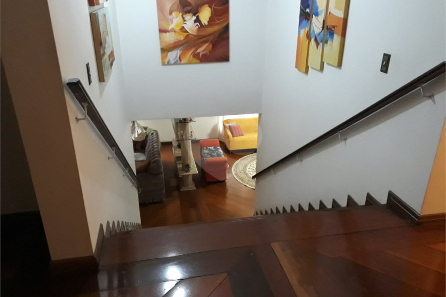 Mansão em condomínio, com 6 suites, e vagas para 15 autos....