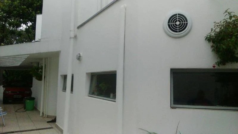 Casa no Butantâ com jardim e piscina