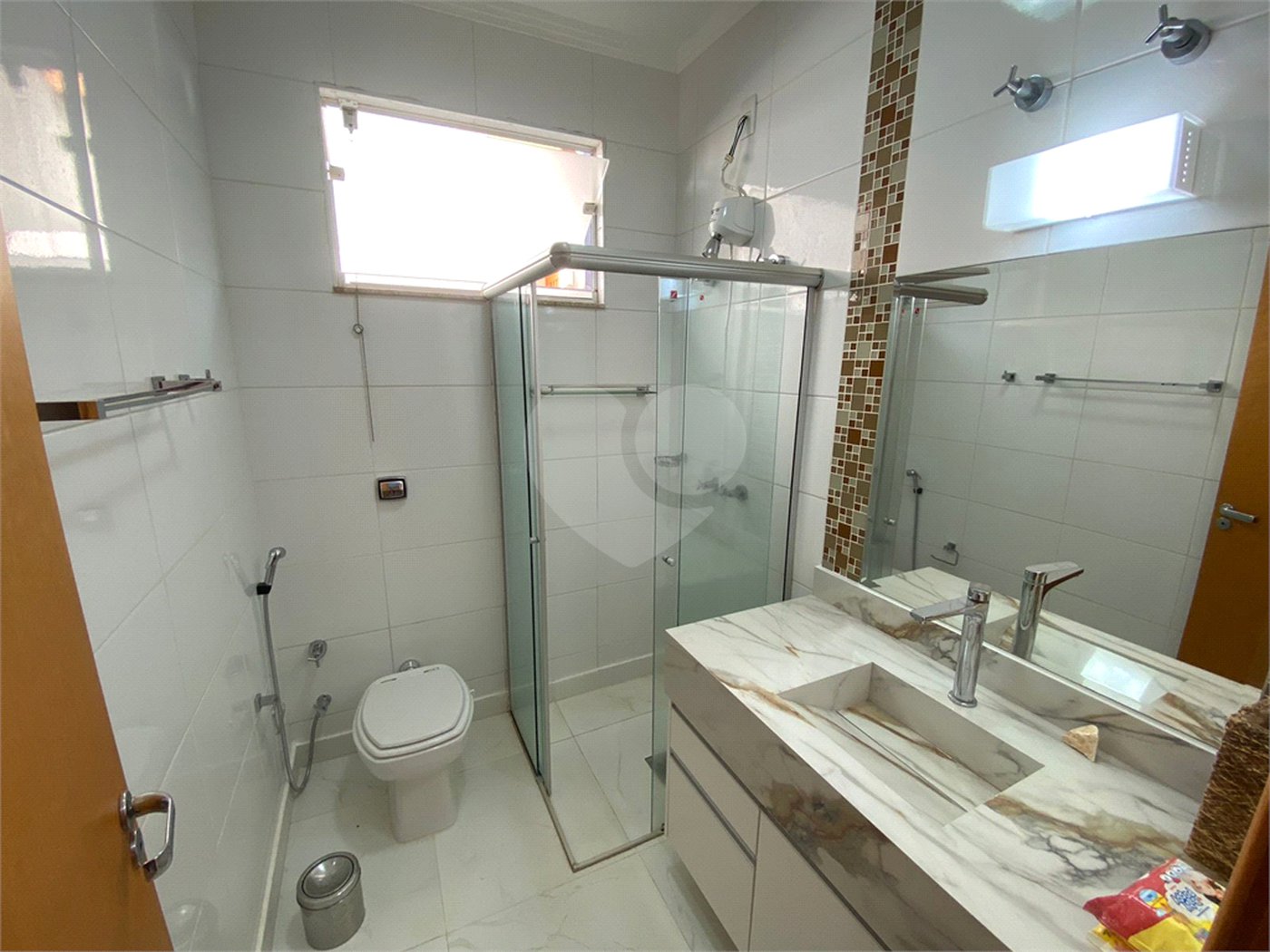 Casa térrea com piscina para venda no Condomínio Quebec.