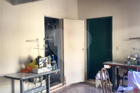Casa térrea no Jardim Bandeirantes.