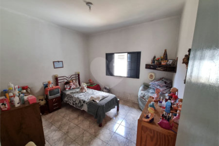 Casa térrea a venda na Vila Lutfalla