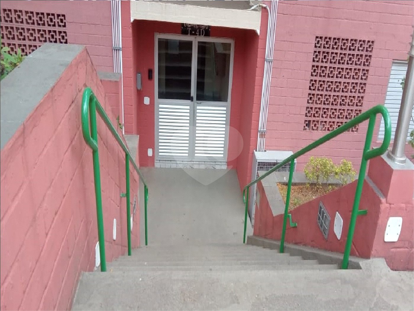 Apartamento com 2 dormitórios e 1 vaga no Tremembé