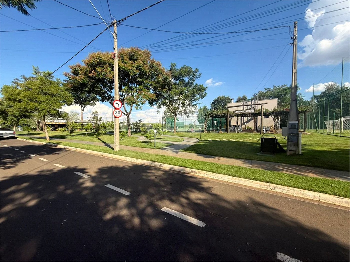 Terreno a venda no condomínio Villa DAquila, Santa Rosa, Piracicaba.