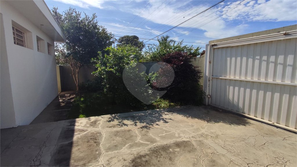 Casa à Venda de 3 dormitórios em São Carlos, no bairro Parque Santa Marta