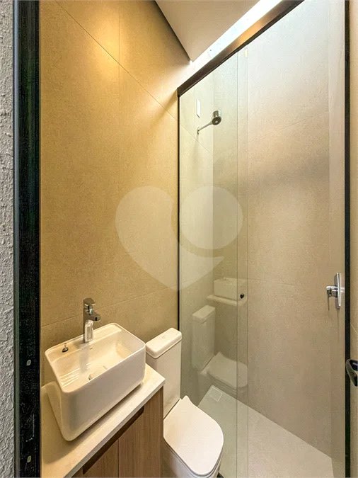Indaiatuba - Condominio Sapezal - R$ 2.400.000,00 - Área Total 360,00 m² - Área Construída 213,32 m² - TÉRREA - 03 suítes sendo a master com closet; - Escritório; Lavabo; Cozinha com cooktop e planejados; Gourmet com churrasqueira; Ambientes preparados para ar condicionado; Piscina com cascata,