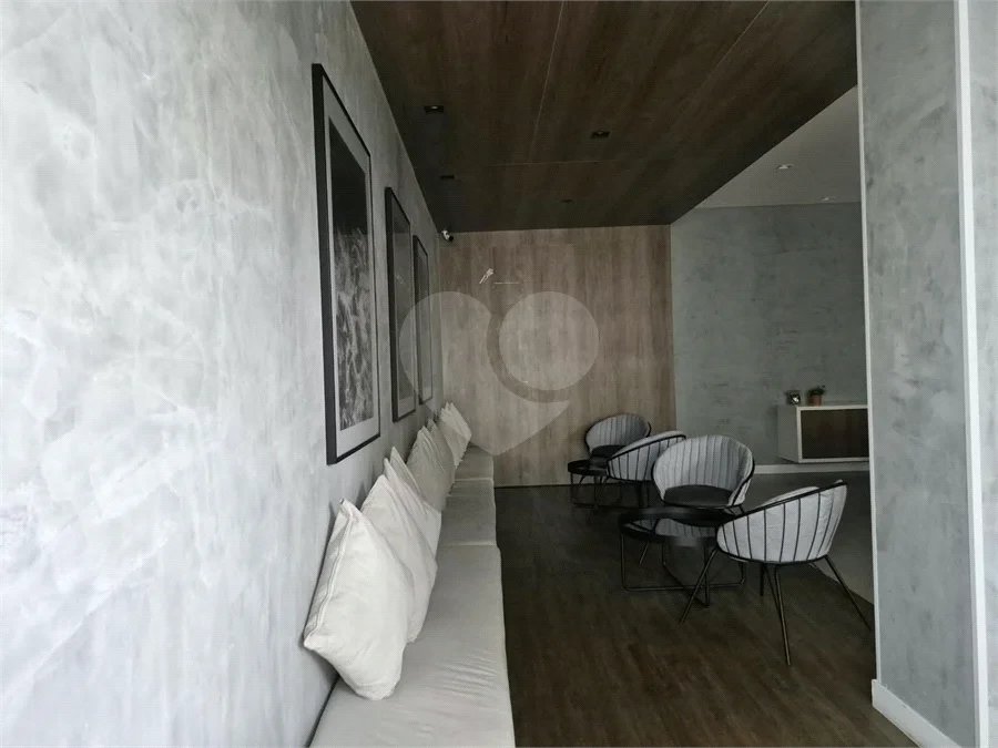 Oportunidade na Vila Leopoldina!! Apartamento com dois dormitórios, sendo uma suíte, dois banheiros, e com duas vagas.
