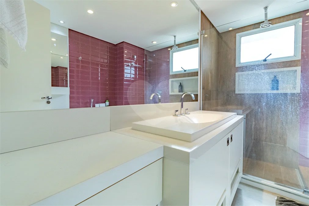 APARTAMENTO PARA LOCAÇÃO COM 151M2 - 3 QUARTOS ( 2 SUÍTES ) - 3 VAGAS NO JARDIM AMÉRICA.