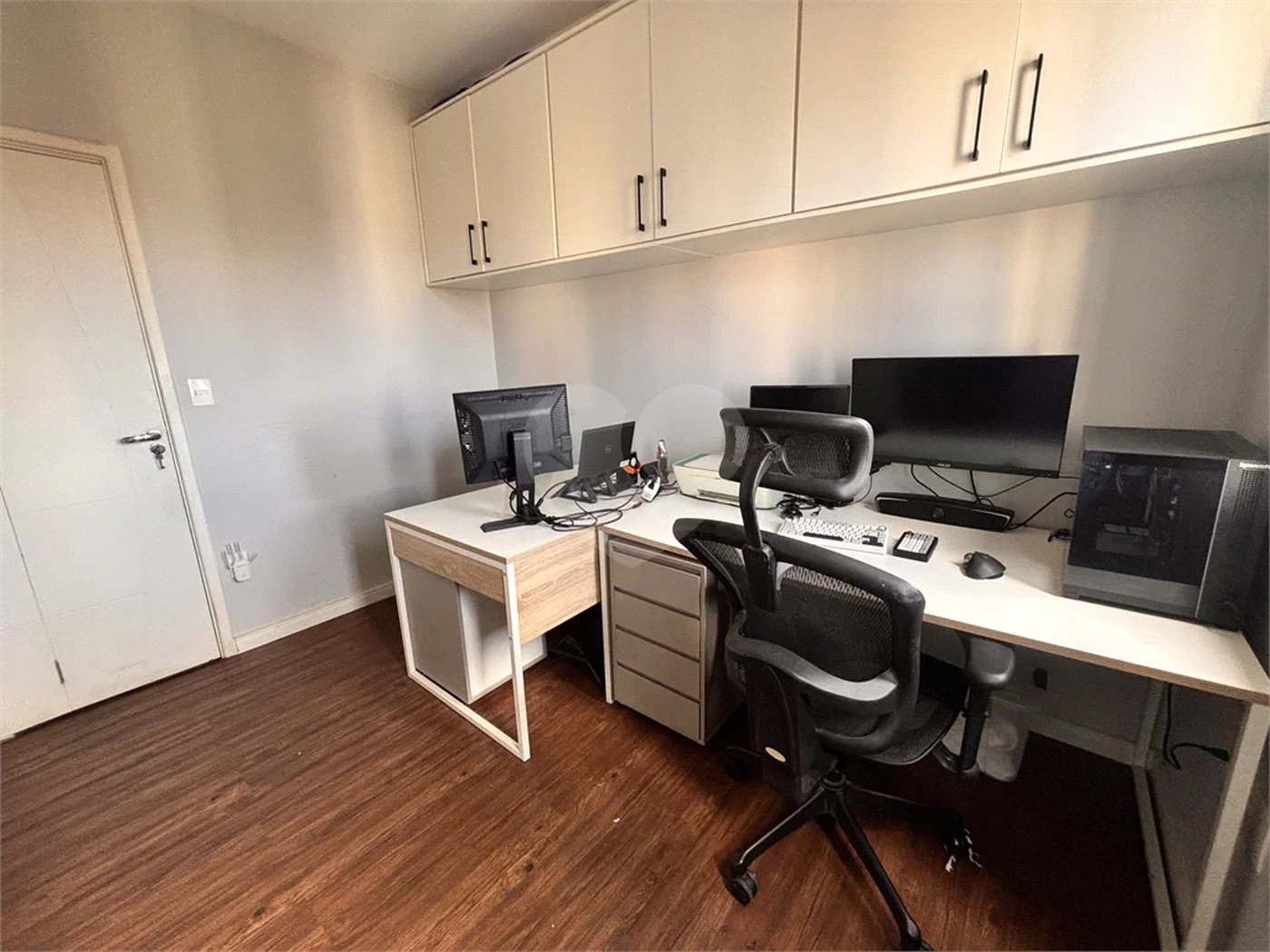 Apartamento com 77m² , 2 dormitórios , sendo 1 suíte , 2 vagas de garagem , a venda no bairro Rudge Ramos.