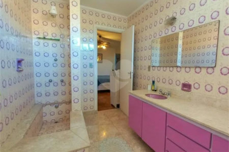 Sobrado à venda 241m² na Vila Mariana 04 dormitórios, 01 suíte e 03 vagas.