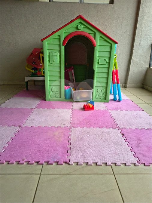 Apartamento com 2 Dormitórios , amplo com 77 metros e com vaga de garagem fixa