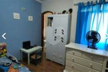 Casa com 205m² , 3 dormitórios , sendo todos suítes , 5 vagas , á venda no bairro Bangú em Santo André.