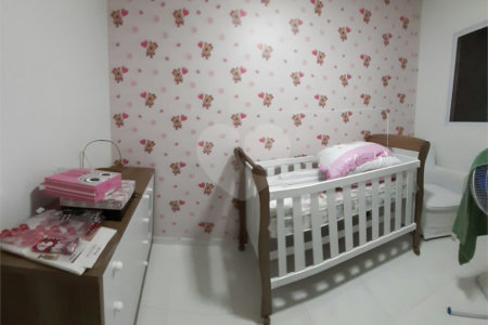 Apartamento no Condomínio Parque dos Manacás.