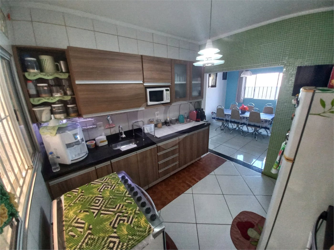 Casa Térrea com 3 dormitórios, sendo 1 suíte.