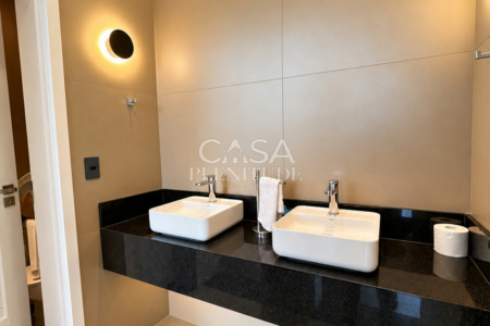 Casa nova no Saint Patrick com 926 m², 5 suítes, elevador e piscina aquecida, saúna em Sorocaba